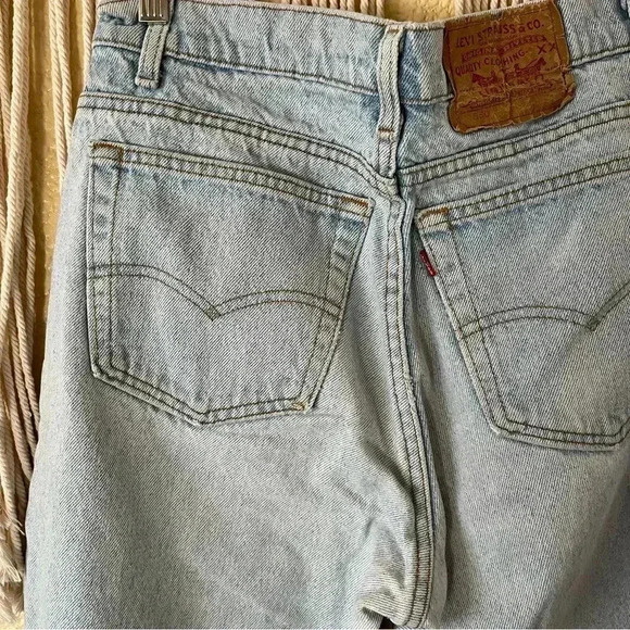 Levis light wash denim jeans high rise 31” - Picture 7 of 12